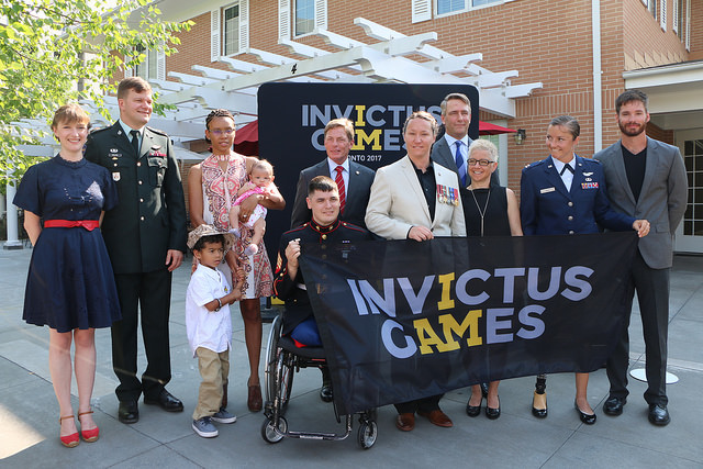 La passation officielle du drapeau des Jeux Invictus